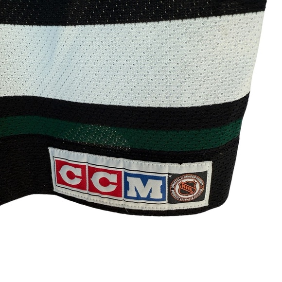 VINTAGE! 90s CCM Dallas Stars Boys Black Hockey Jersey Size S/M NHL Embroidered - Picture 6 of 9
